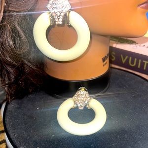 Vintage Rhinestone Clip On Earrings.